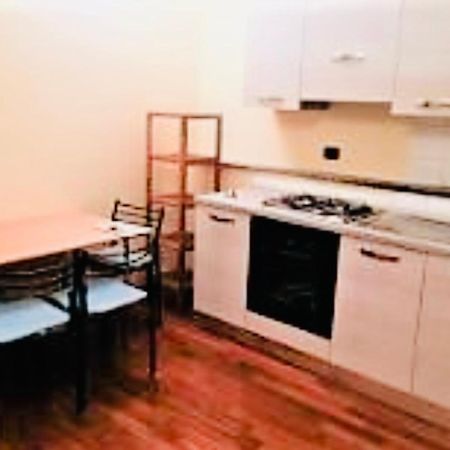 Bilocale Zona Centro Apartamento Milão Exterior foto