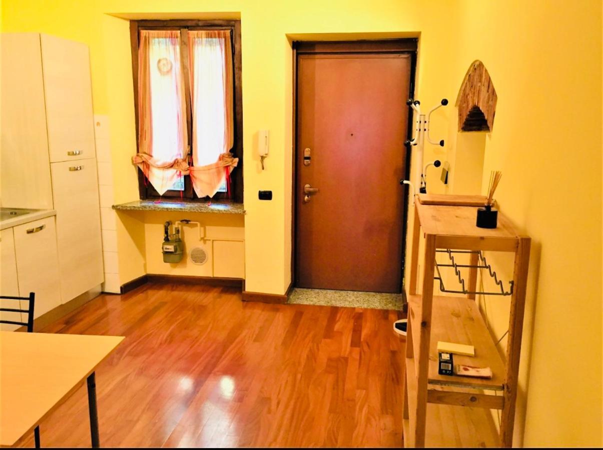 Bilocale Zona Centro Apartamento Milão Exterior foto