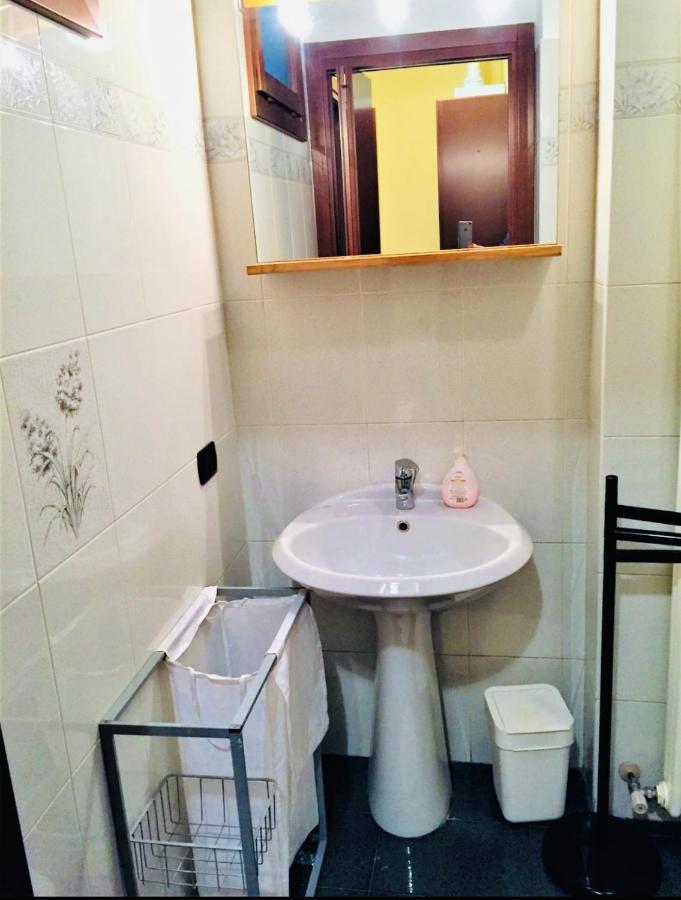 Bilocale Zona Centro Apartamento Milão Exterior foto