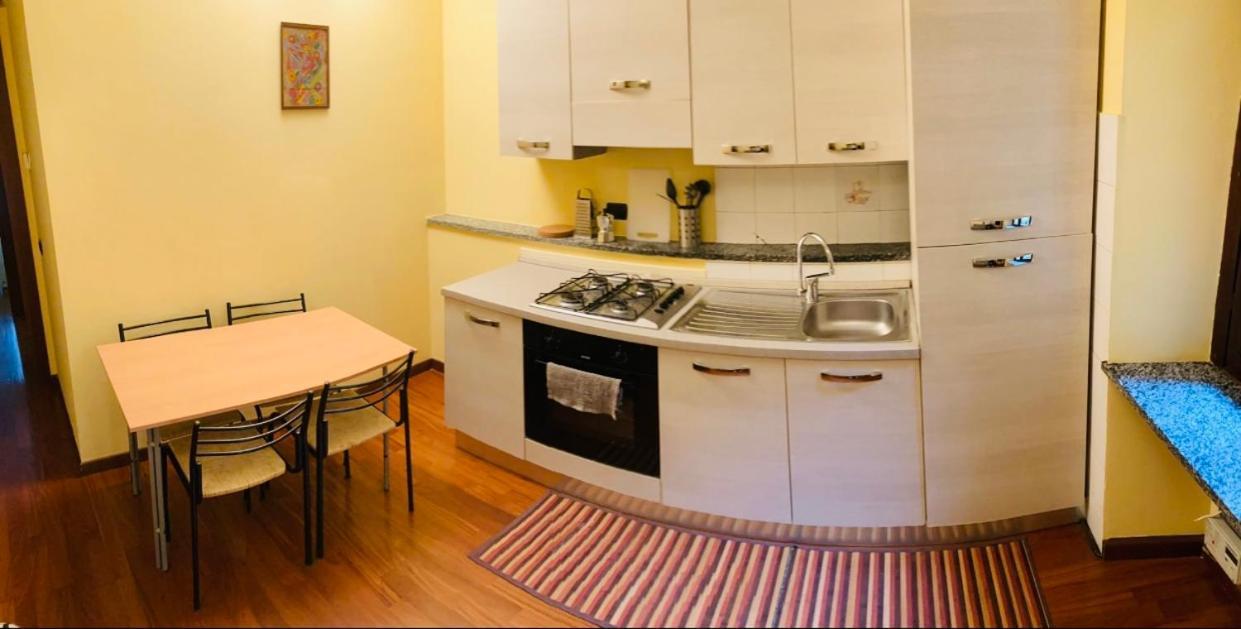 Bilocale Zona Centro Apartamento Milão Exterior foto
