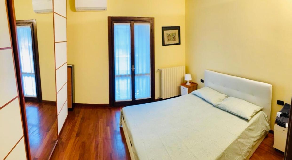 Bilocale Zona Centro Apartamento Milão Exterior foto